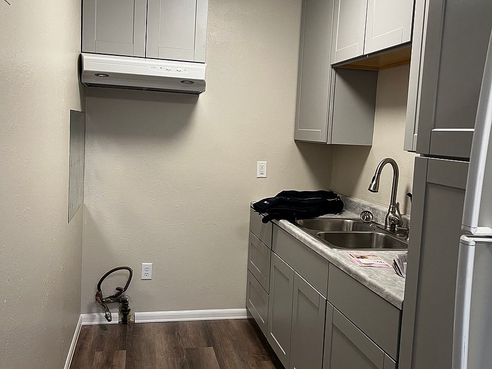 Photo taken before new range was installed.