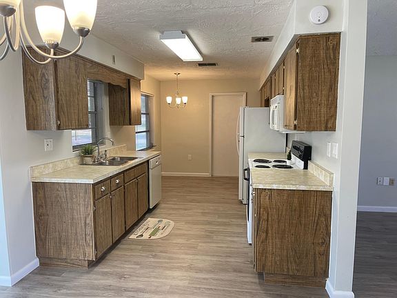 5th image of 308 S Barbour St