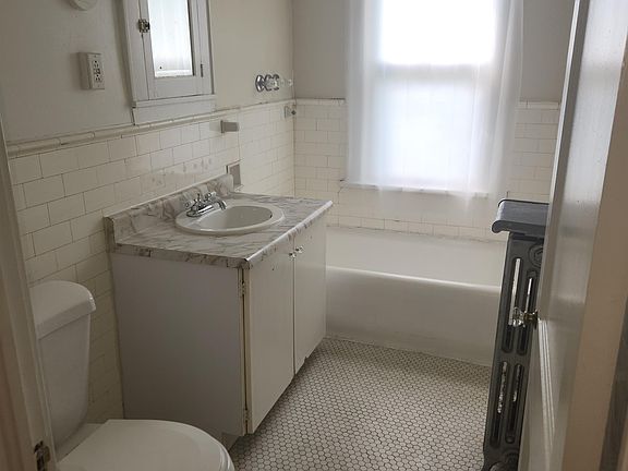 5th image of 1653 Woodland Ave NW APT 3