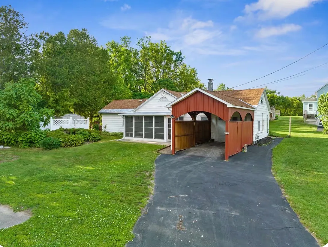 3 bed, $2,000 — Photo 2