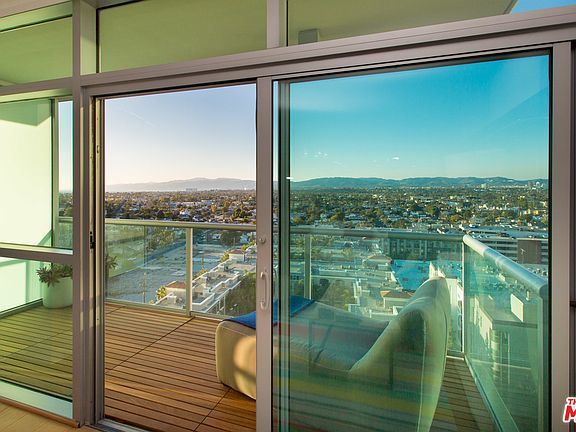 5th image of 13700 Marina Pointe Dr Unit 1407