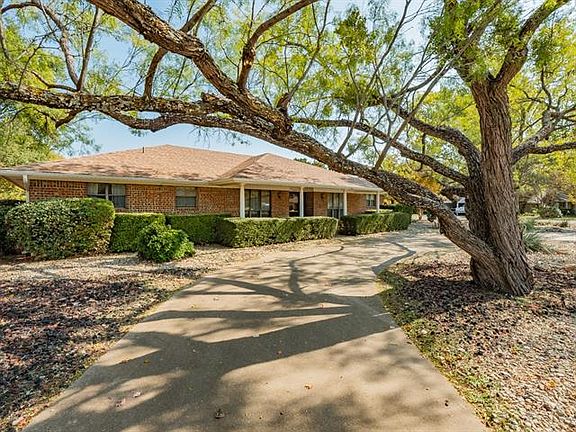 3rd image of 3909 Laramie Dr