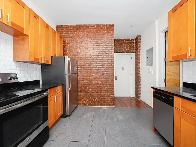 945 Saint Nicholas Ave #1D — Photo 4