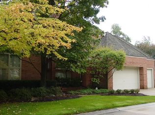 1175 Lone Pine Woods Dr, Bloomfield Hills, MI 48302