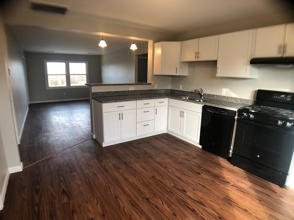 1st image of 5831 Creekview Ct W #1