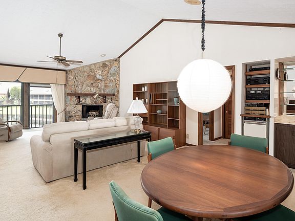 4th image of 108 SE Crestwood Circle #1-8