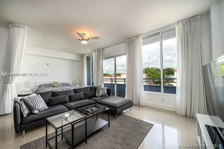 Cocostyle @ 3250 Grand Av — Photo 2
