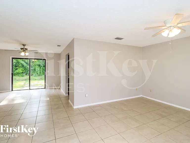 814 Yacolt Rd SE — Photo 3
