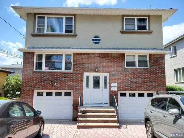 437 2nd St, Palisades Park, NJ 07650