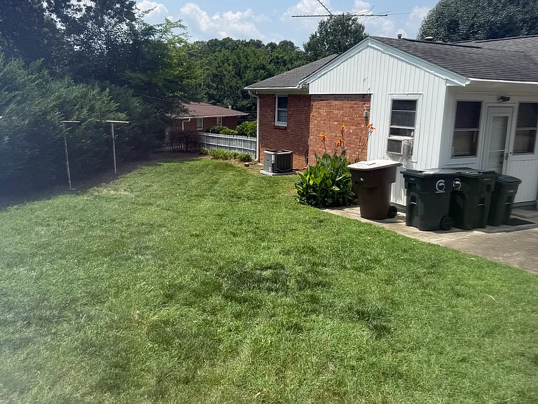 1923 Belcrest Dr — Photo 23