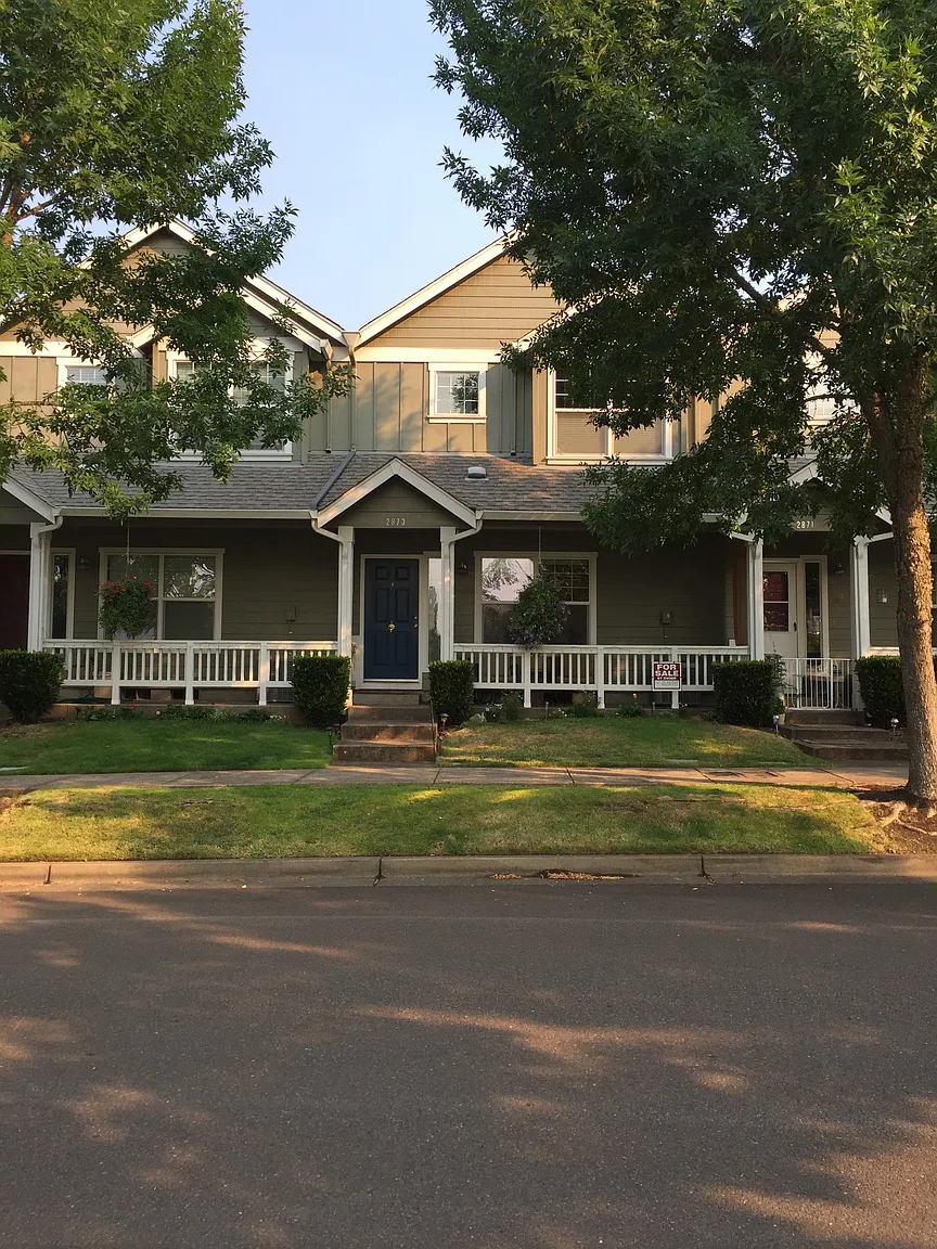 2873 NW Daylily Ave photo 1