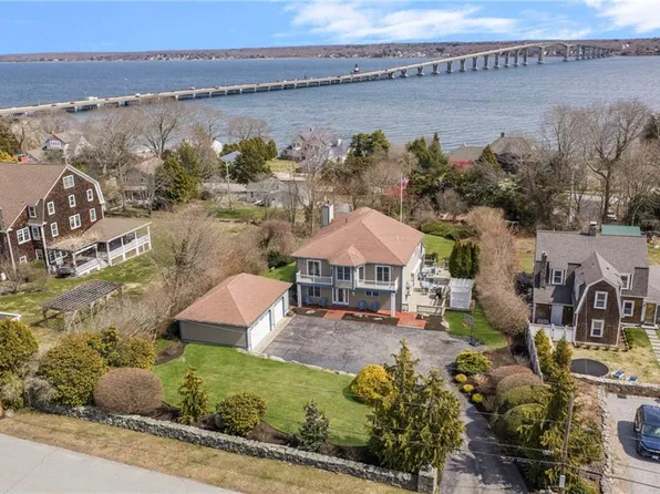 56 Tefft St N, Saunderstown, RI 02874