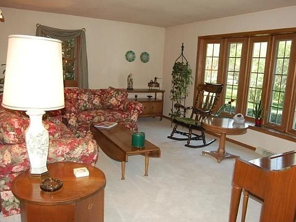5th image of 1421 W River Oaks Ln