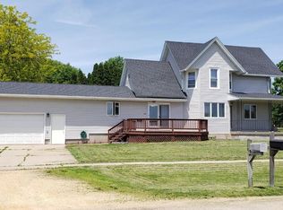 516 Sunnyside St, Grand Mound, IA 52751