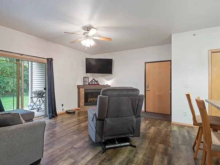 1092 Walnut Ave #107 — Photo 5