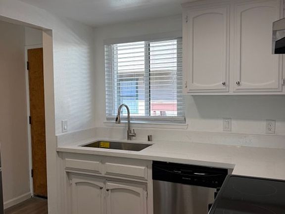 5th image of 680 Chorro St APT 22