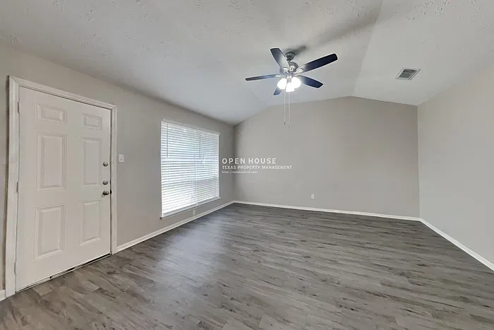 3 bed, 2.0 bath, 1435 sqft, $1,845 — Photo 4