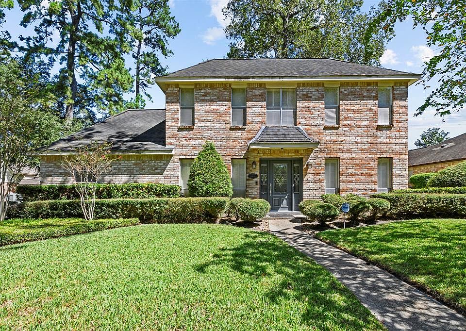 1st image of 15806 Hollytree Dr