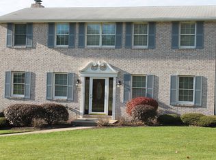 120 Valleycrest Dr, Cecil, PA 15321