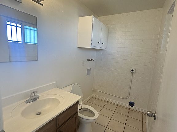 Down stair bathroom/Laundry room