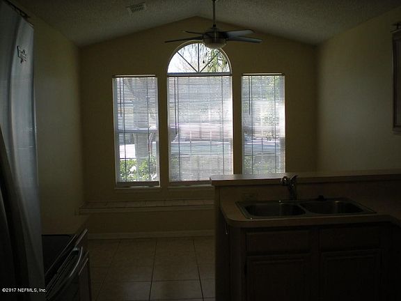 eat in kitchen
