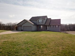 9620 Wolf Hill Rd, Bloomington, IL 61705