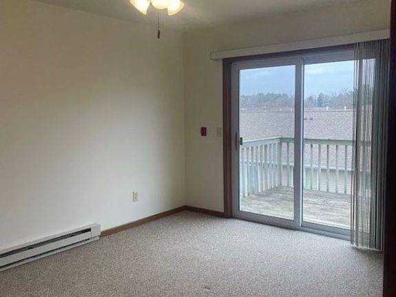 3rd image of 756 Van Es Pkwy #8