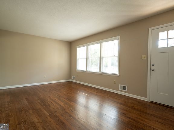 5th image of 133 Stafford Dr