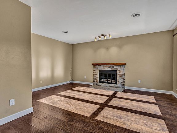 4th image of 7118 Pine Ct