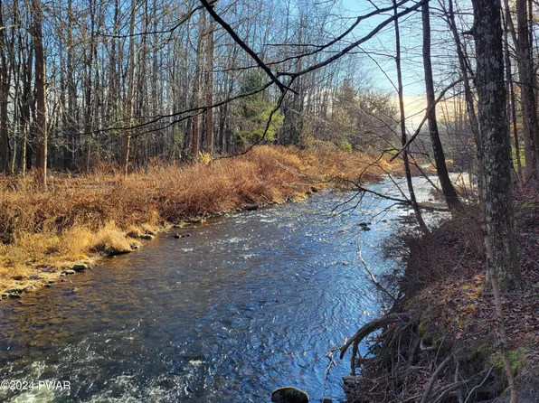 786 Red Rock Rd, Cresco, PA 18326