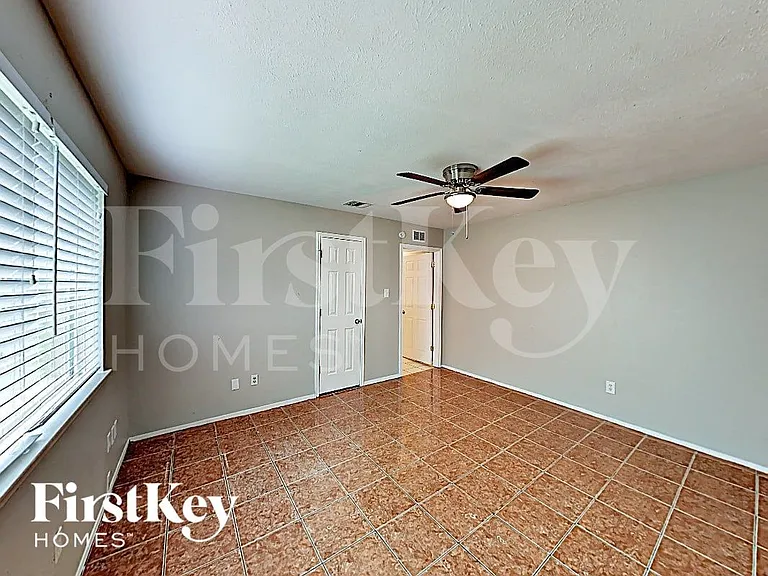 10615 Heather Hill Dr — Photo 11