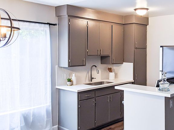4th image of 1626 Armacost Ave #4