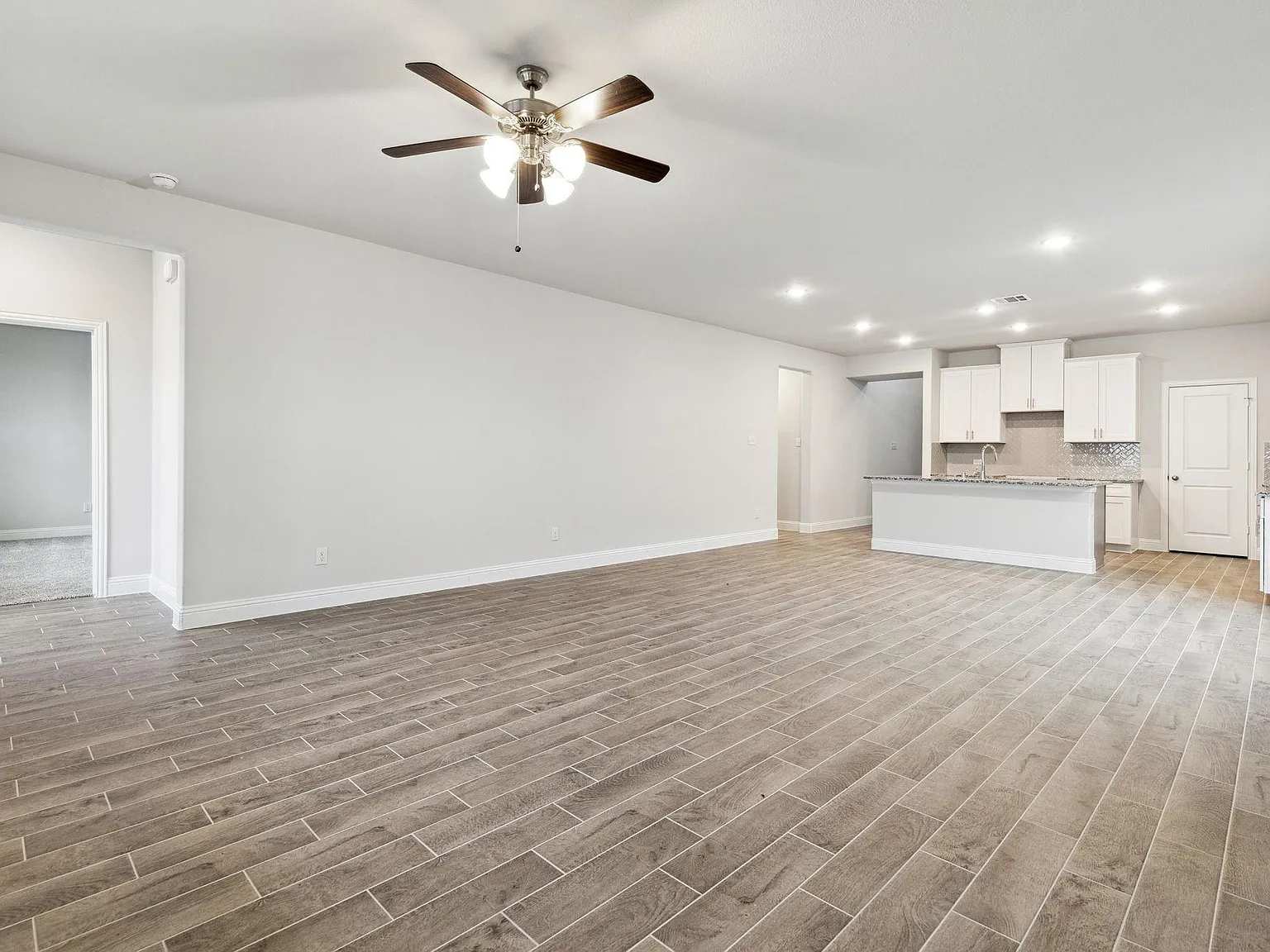 4 bed, 3.5 bath, 2658 sqft, $2,999 — Photo 2