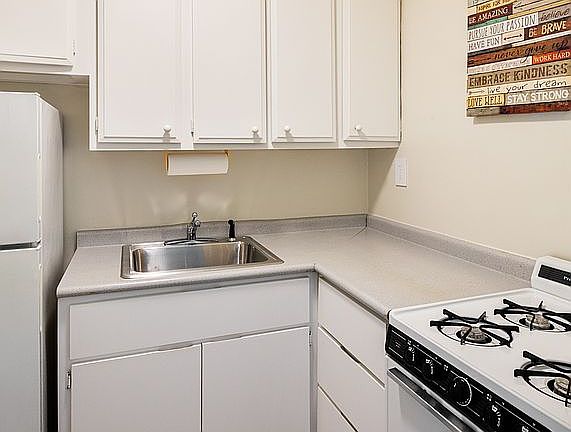 4th image of 401 E 86th St APT 5M