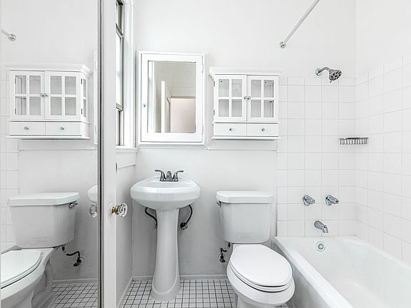 5th image of 1700 Bush St APT 16