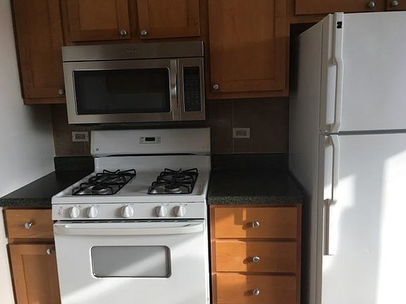 4th image of 2660 Woodview Ct
