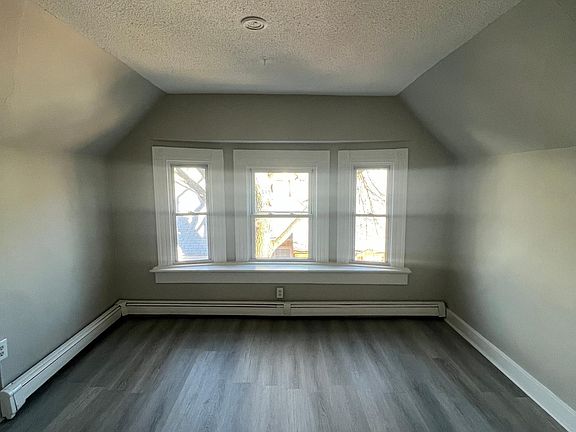 5th image of 133 Davenport Ave #3S