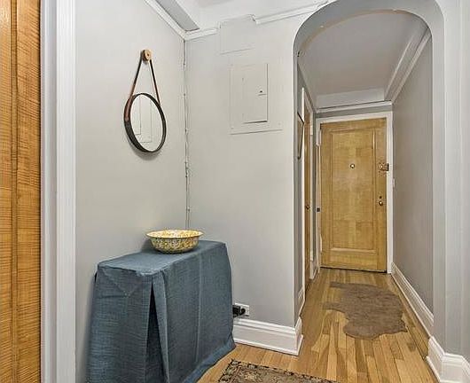 4th image of 424 E 52nd St APT 3D