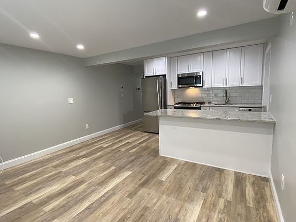 4th image of 349 Mount Pleasant Ave #1R