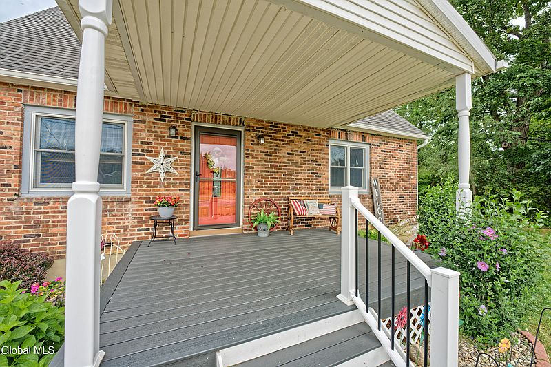 4th image of 1037 Hudson Avenue