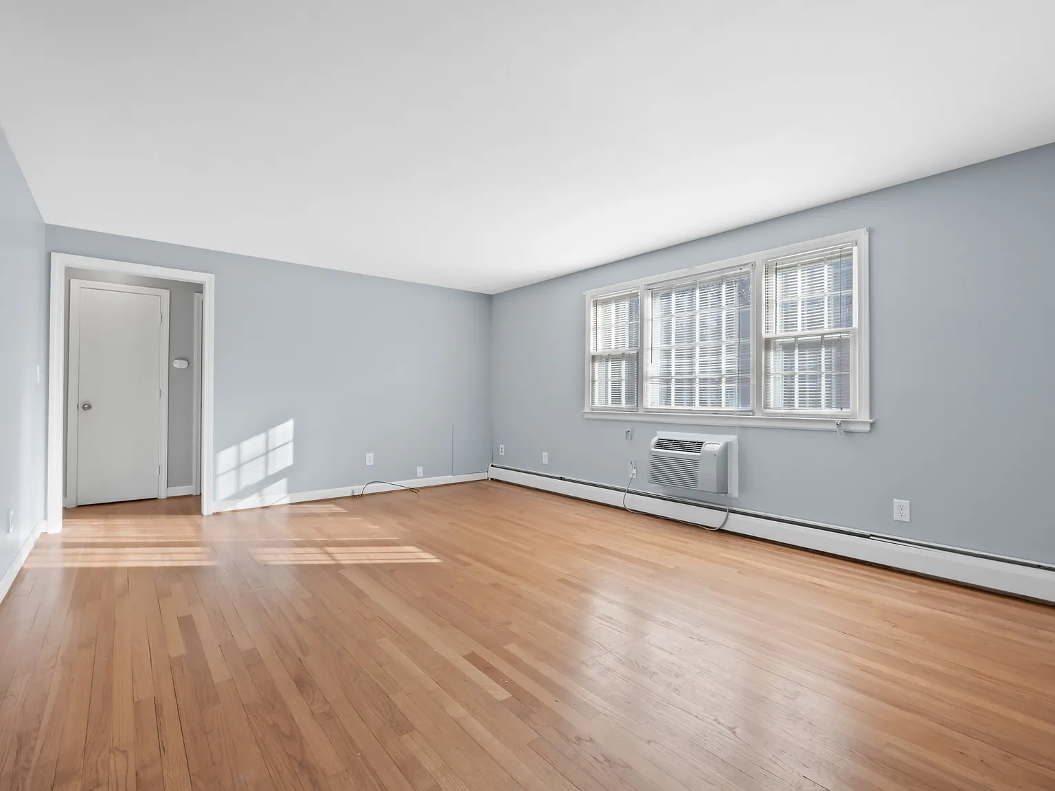 1 bed, 750 sqft, $1,375 — Photo 3
