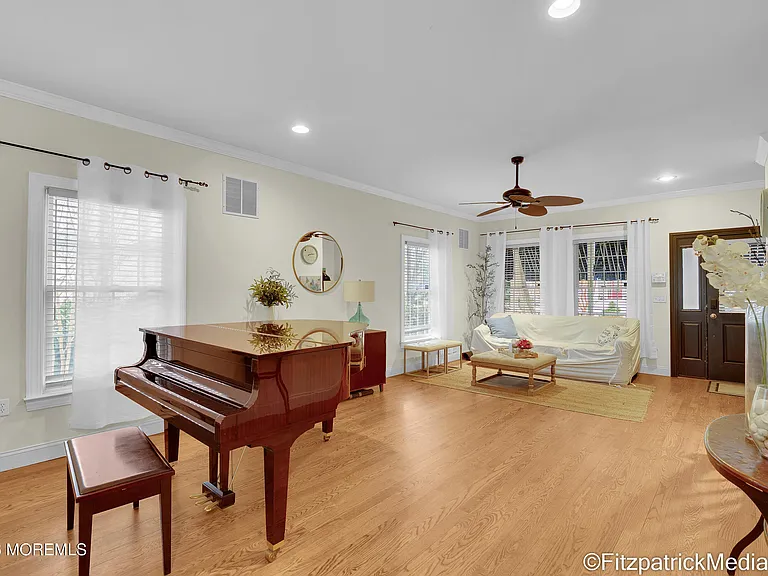 331 Richmond Ave — Photo 6