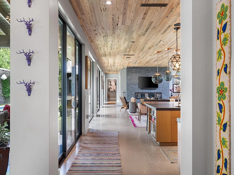 1175 San Bernard St — Photo 38