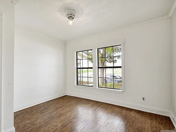 5th image of 1102 W Vestal Pl