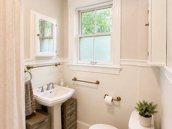 4th image of 67 Thorndike St APT 1