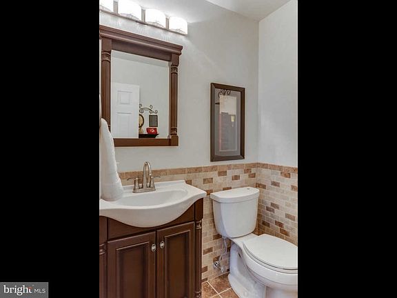 3rd image of 42864 Kirkland St