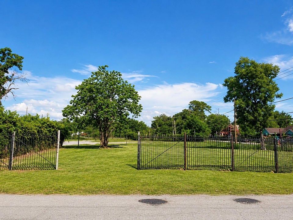 1st image of 2823 Berry Rd