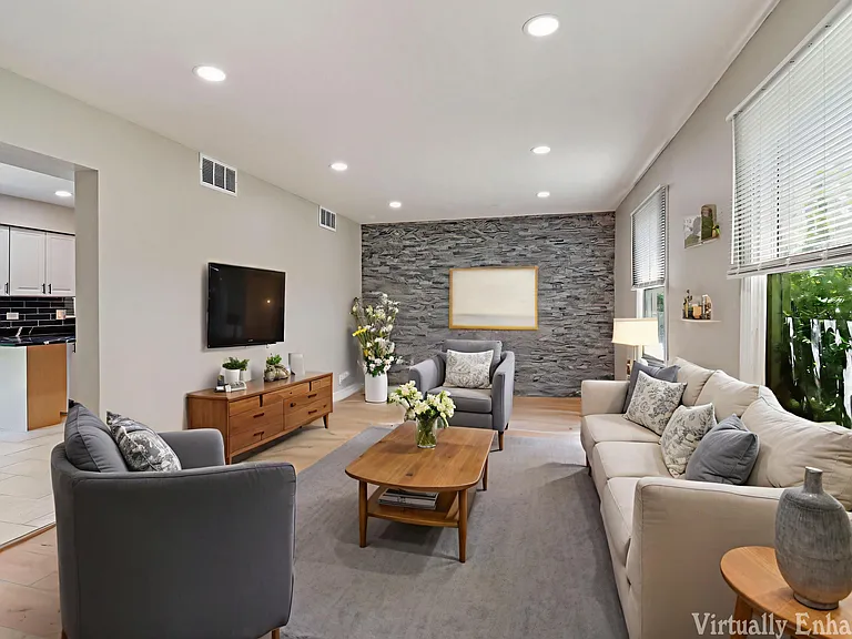 2208 Kensington Dr — Photo 26