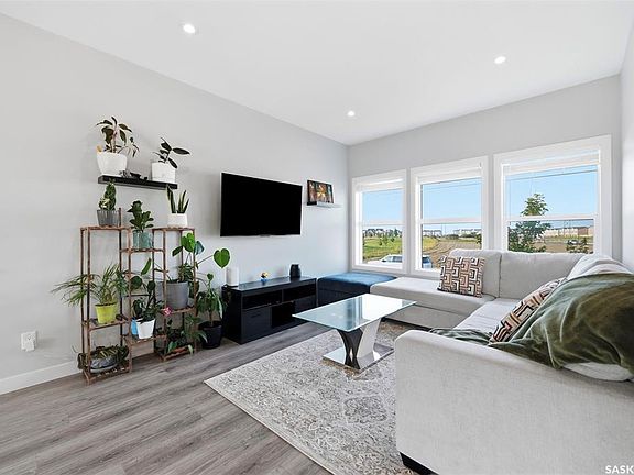 4th image of 562 Stilling WAY