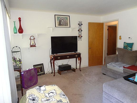 3rd image of 117 Chitwood St